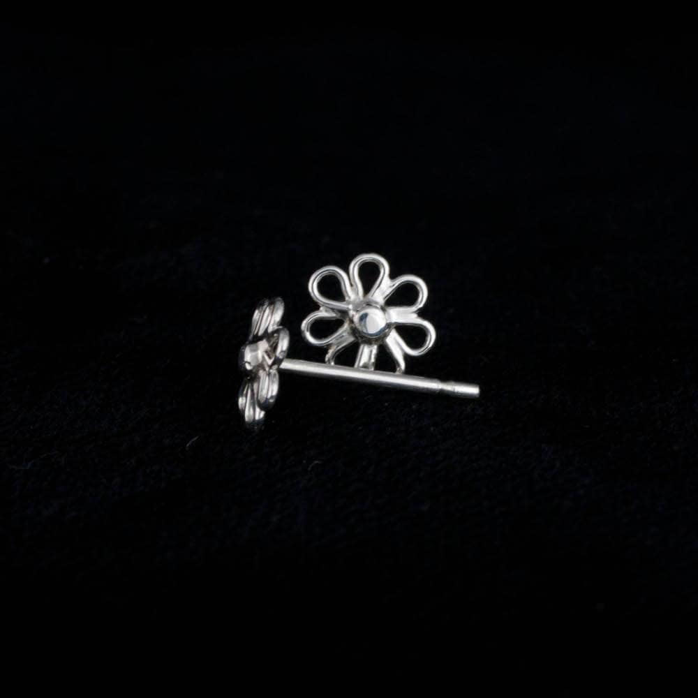 Flower post earrings, daisy post earrings, stud earrings, in sterling silver, gift, her, girl, woman