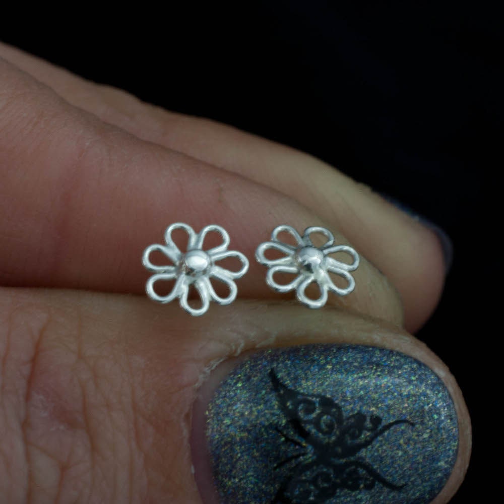 Flower post earrings, daisy post earrings, stud earrings, in sterling silver, gift, her, girl, woman