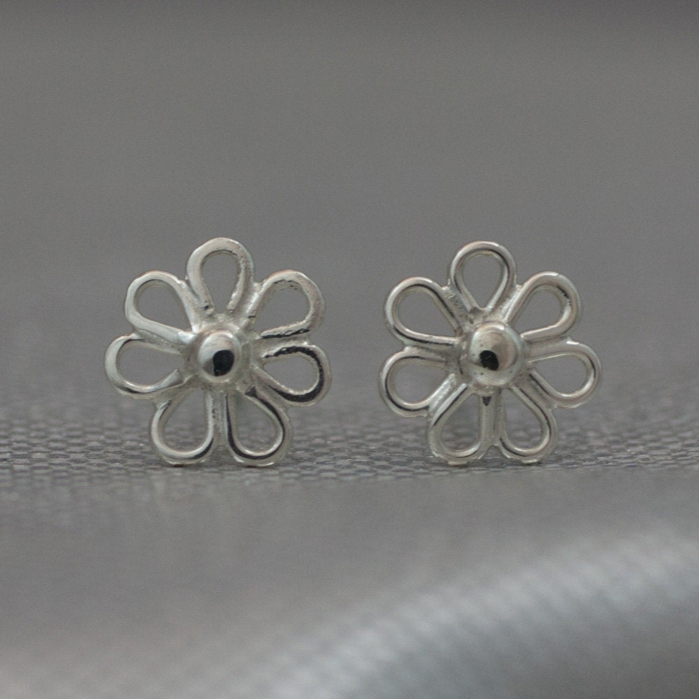 Flower post earrings, daisy post earrings, stud earrings, in sterling silver, gift, her, girl, woman