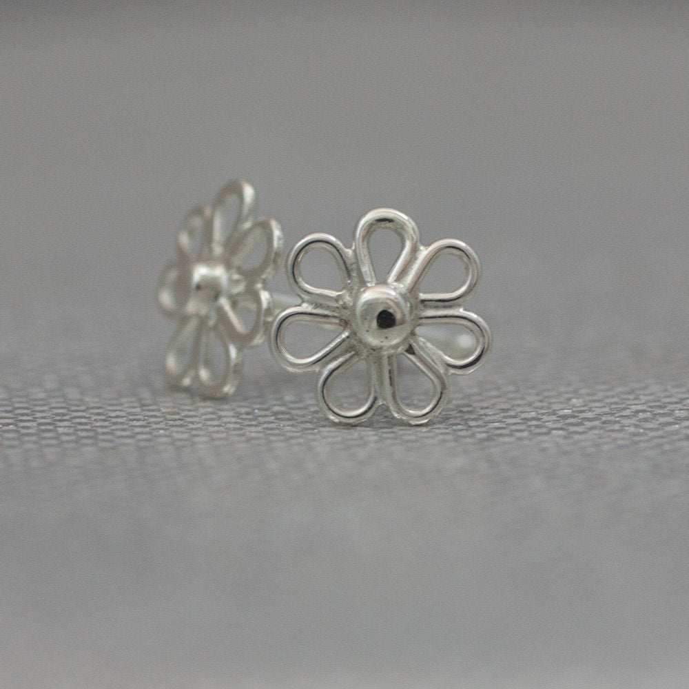Flower post earrings, daisy post earrings, stud earrings, in sterling silver, gift, her, girl, woman